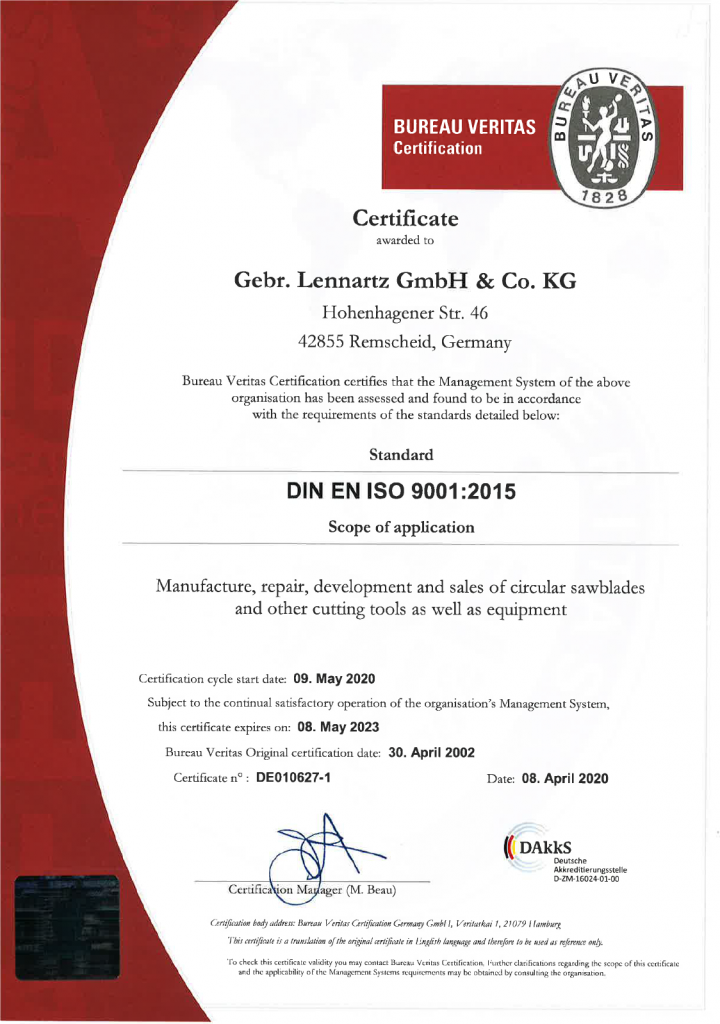 Certyfikat Bureau Veritas dla Gebr. Lennartz GmbH & Co. KG: DIN EN ISO 9001:2015; produkcja, naprawa, rozwój i sprzedaż pił tarczowych oraz innych narzędzi i wyposażenia do cięcia.